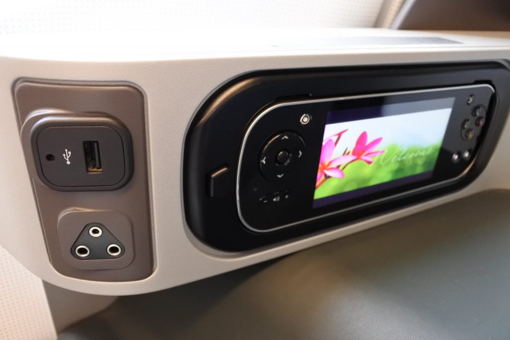 エバー航空　ビジネスクラスシートコントローラー