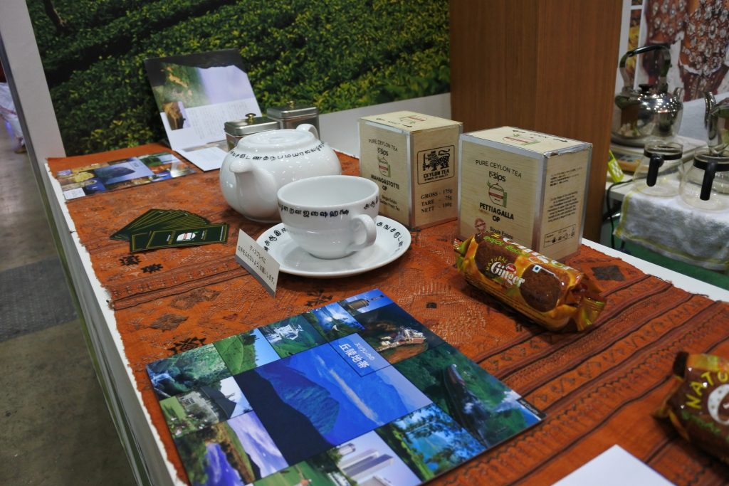 ツーリズムEXPOジャパン2016スリランカブース紅茶とジンジャークッキー