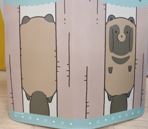 タヌキとキツネ スマホケース 挟まったタヌキ 表と裏