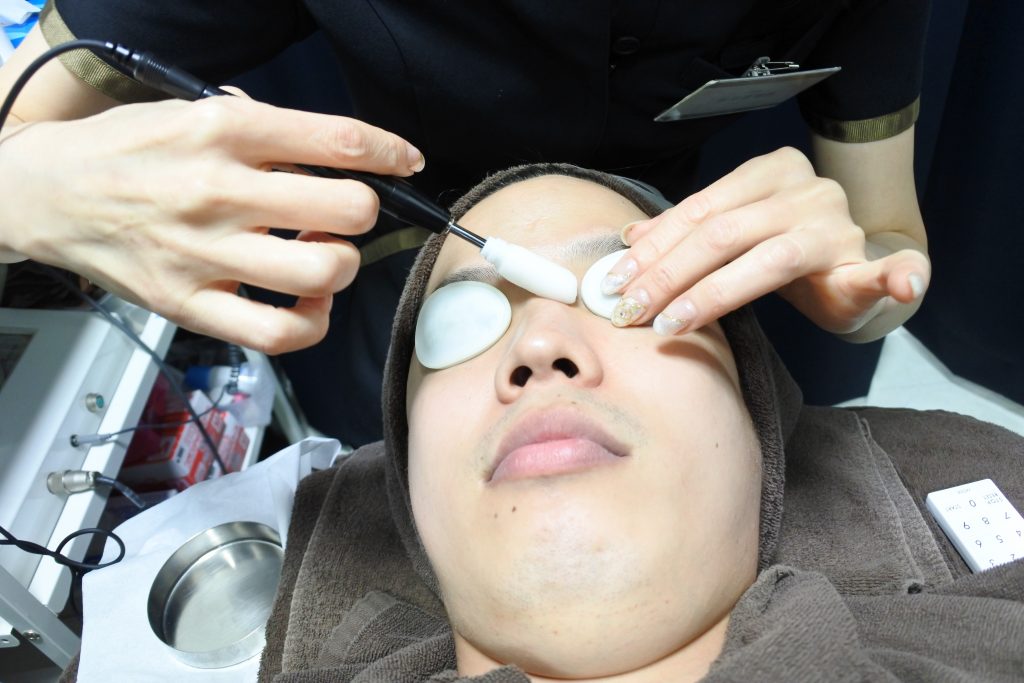 ゴリラ洗顔　イオン導入　ゴリラクリニック　ゴリラ脱毛　新宿本院
