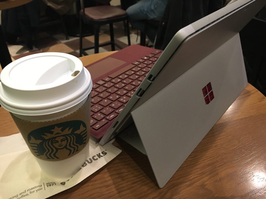 Surface Pro (サーフェスプロ2017)　裏側　スタバにて