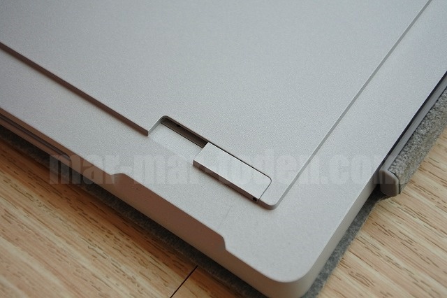 Surface Pro LTE Advanced　SIMスロット
