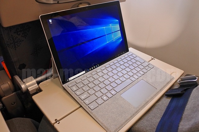 Surface Pro LTE Advanced飛行機機内