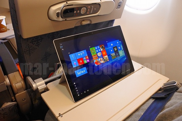 Surface Pro LTE Advanced飛行機の機内