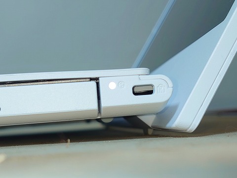 【実機レビュー】NECノートパソコンLAVIE Direct N15の口コミ評価＆評判まとめ PC-GN244RUAN　リフトアップヒンジ