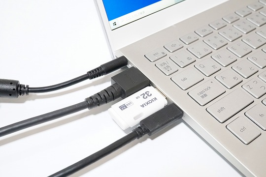 【実機レビュー】DELLノートパソコンInspiron 15 5000(5502)の口コミ評価＆評判まとめ　端子拡大