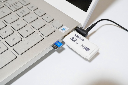 【実機レビュー】DELLノートパソコンInspiron 15 5000(5502)の口コミ評価＆評判まとめ MicroSDカードリーダー