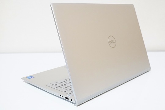 【実機レビュー】DELLノートパソコンInspiron 15 5000(5502)の口コミ評価＆評判まとめ　背面