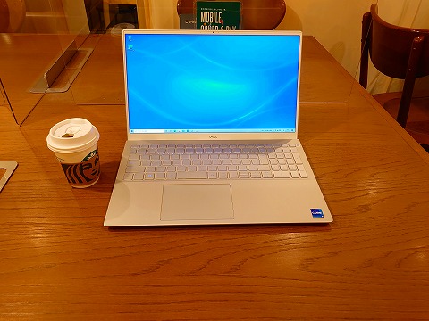 【実機レビュー】DELLノートパソコンInspiron 15 5000(5502)の口コミ評価＆評判まとめ　スタバ　タリーズコーヒー