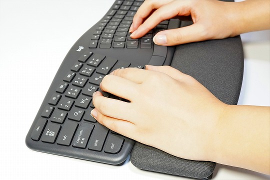【実機レビュー】ロジクールERGO K860ワイヤレススプリットキーボードの口コミ評価&質問まとめ キーボード拡大 打鍵感