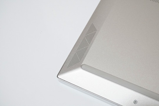 【実機レビュー】HPノートパソコンPavilion 15-eh1000(AMD)の口コミ評価&評判まとめ Bang & Olufsenスピーカー写真