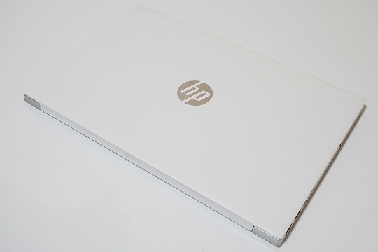 【実機レビュー】HPノートパソコンPavilion 15-eh1000(AMD)の口コミ評価&評判まとめ 本体天板写真