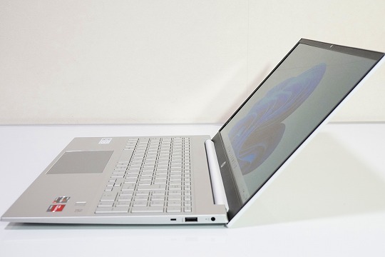 【実機レビュー】HPノートパソコンPavilion 15-eh1000(AMD)の口コミ評価&評判まとめ 横向き写真