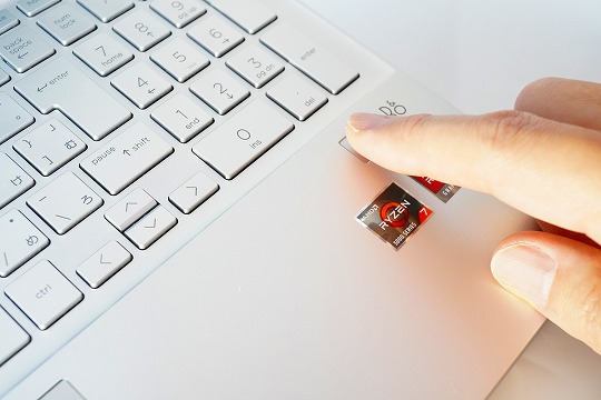 【実機レビュー】HPノートパソコンPavilion 15-eh1000(AMD)の口コミ評価&評判まとめ 指紋認証拡大写真