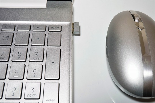 【実機レビュー】HP Spectreマウス 700の口コミ評価＆質問まとめ　充電方法