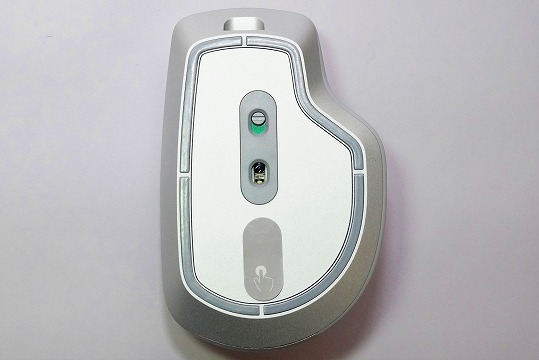 【実機レビュー】HP 930クリエイターワイヤレスマウスの口コミ評価＆質問まとめ　電源スイッチ