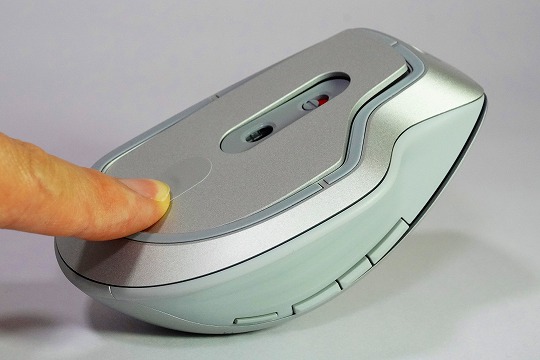 【実機レビュー】HP 930クリエイターワイヤレスマウスの口コミ評価＆質問まとめ　USBレシーバー格納