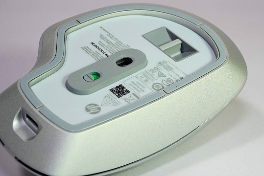 【実機レビュー】HP 930クリエイターワイヤレスマウスの口コミ評価＆質問まとめ　USBレシーバー格納場所