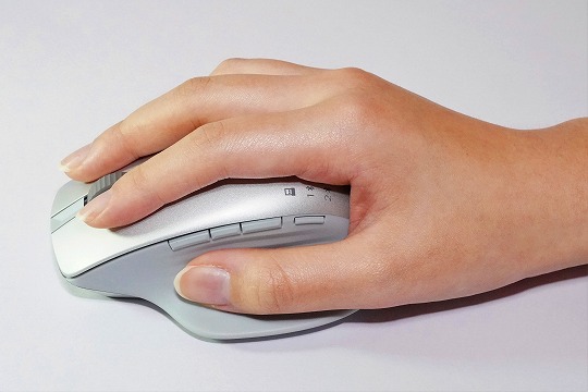 【実機レビュー】HP 930クリエイターワイヤレスマウスの口コミ評価＆質問まとめ　グリップ持ち方