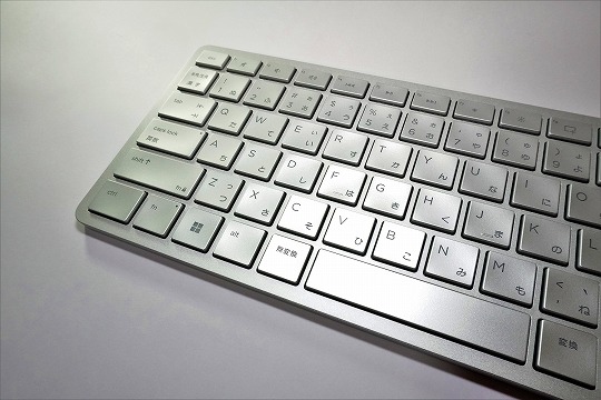 HP 970Programmableワイヤレスキーボードの口コミ評価＆質問まとめ　日本語キーボードくぼみアップ
