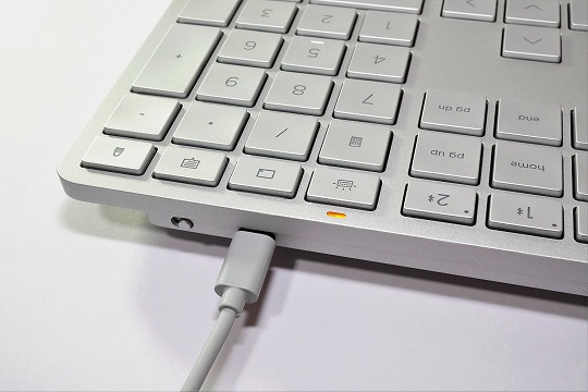 HP 970Programmableワイヤレスキーボードの口コミ評価＆質問まとめ　日本語キーボード　充電方法