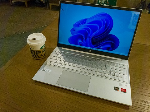 【実機レビュー】HPノートパソコンPavilion 15-eh1000(AMD)の口コミ評価&評判まとめ スタバでの使用状況