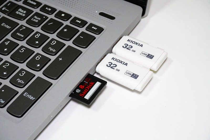 【実機レビュー】レノボノートパソコンIdeaPad Slim 550i(15)の口コミ評価＆評判まとめ　本体右側端子