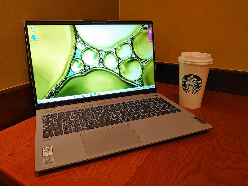 【実機レビュー】レノボノートパソコンIdeaPad Slim 550i(15)の口コミ評価＆評判まとめ　スタバでの使用