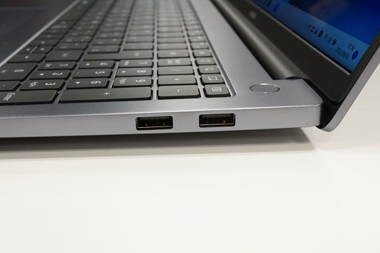 HUAWEI MateBook D16 ファーウェイ インターフェース